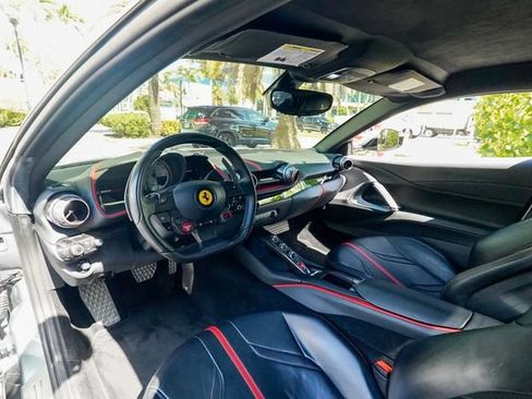 Used 2018 Ferrari 812 Superfast RWD image 3