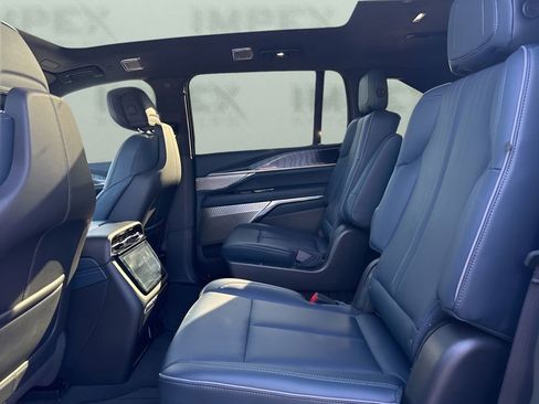 Used 2025 Cadillac Escalade IQ Luxury 2 w/ LPO, Premium Carpet Package AWD/4WD image 12
