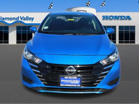 Used 2023 Nissan Versa SV image 2