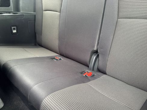 Used 2025 Toyota Highlander LE FWD image 32