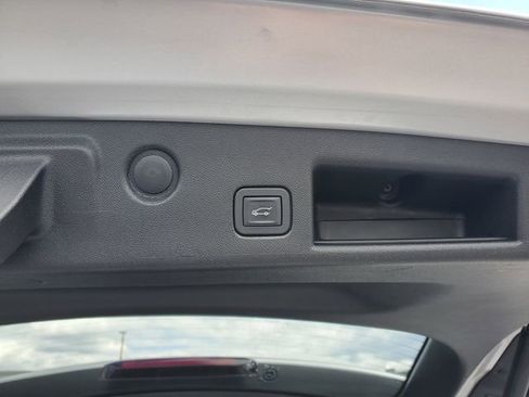 Used 2019 Chevrolet Equinox LT FWD image 28