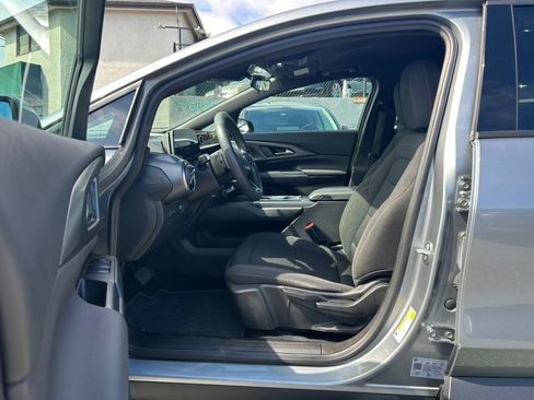 Used 2025 Chevrolet Equinox EV LT FWD image 11