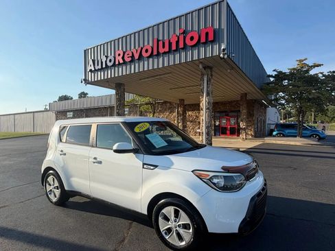 Used 2015 Kia Soul FWD image 1