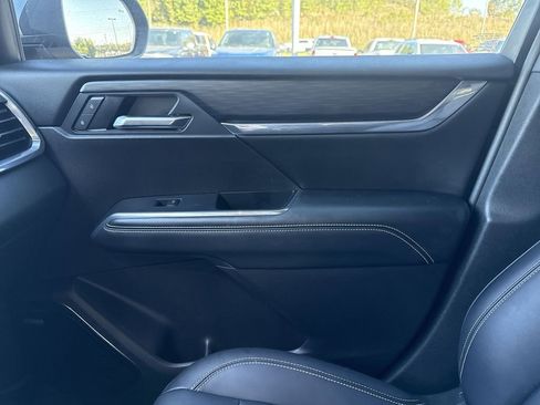 Used 2025 GMC Acadia Elevation w/ Elevation Premium Package AWD/4WD image 21