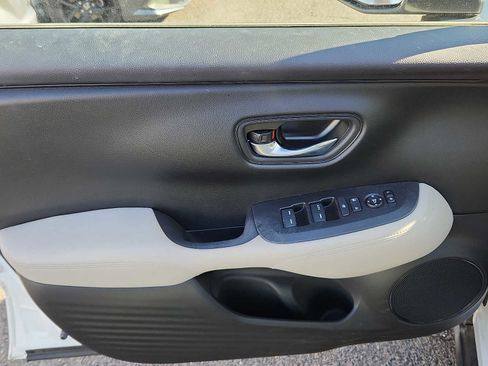 Certified 2023 Honda HR-V LX image 12