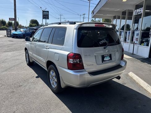 Used 2007 Toyota Highlander 4WD V6 w/ 3rd Row image 4
