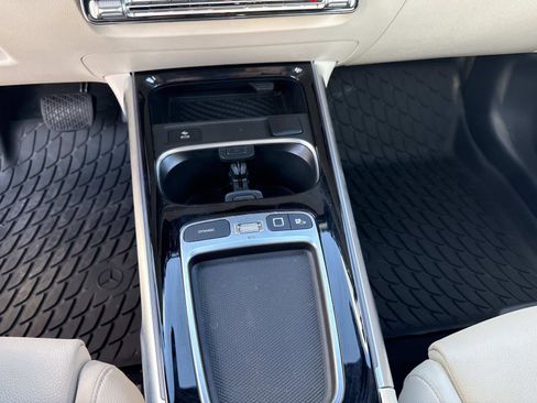 Used 2025 Mercedes-Benz GLB 250 image 28