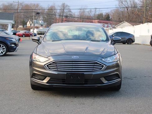 Used 2017 Ford Fusion SE w/ Fusion SE Technology Package image 2