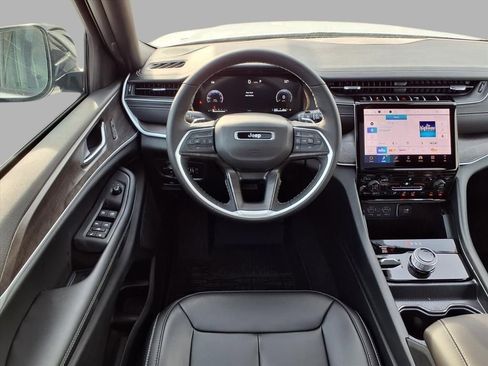 New 2025 Jeep Grand Cherokee Limited image 4