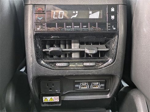 Used 2023 Jeep Grand Cherokee L Limited image 15