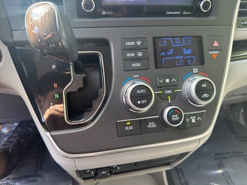 Used 2020 Toyota Sienna XLE w/ Carpet Mat Package FWD image 21