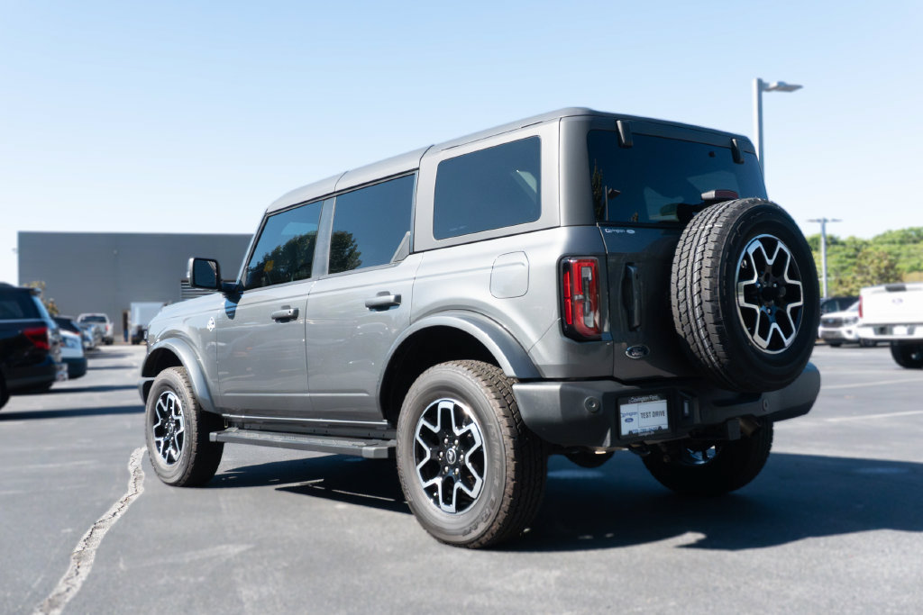 Used 2024 Ford Bronco Outer Banks AWD/4WD image 6