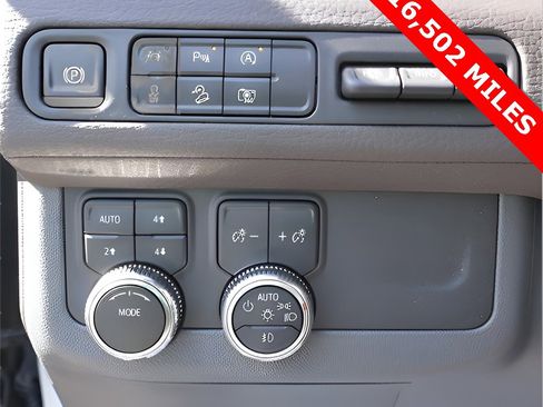 Used 2024 GMC Yukon Denali image 89