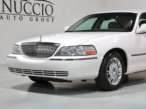 Used 2008 Lincoln Town Car Signature Limited RWD image 27