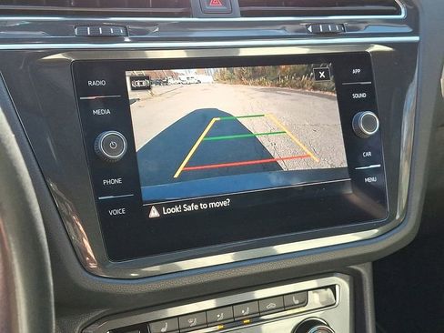 Used 2021 Volkswagen Tiguan SE R-Line image 24