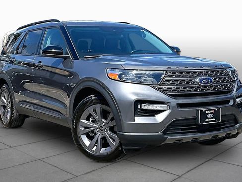 Certified 2023 Ford Explorer XLT w/ Equipment Group 202A RWD image 3