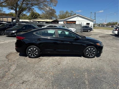 Used 2018 Hyundai Elantra SE FWD image 4