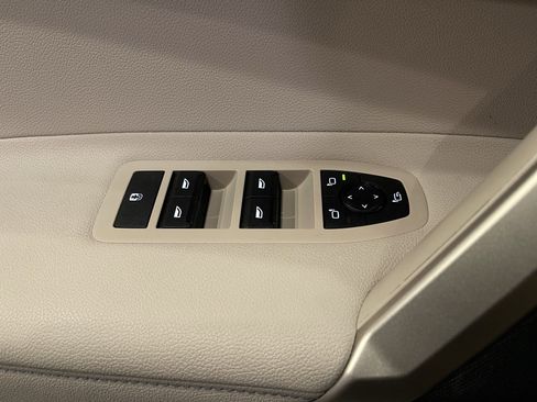 Used 2025 BMW iX xDrive50 w/ Premium Package image 11