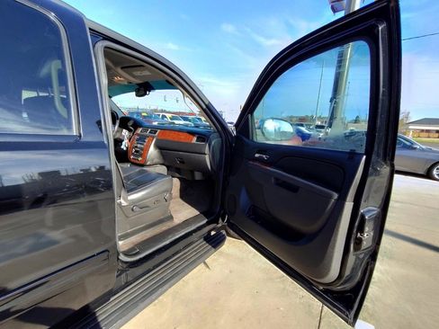 Used 2011 Chevrolet Suburban LT w/ Regional Value Package image 36
