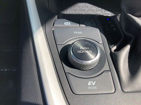 Used 2024 Toyota RAV4 XLE image 31