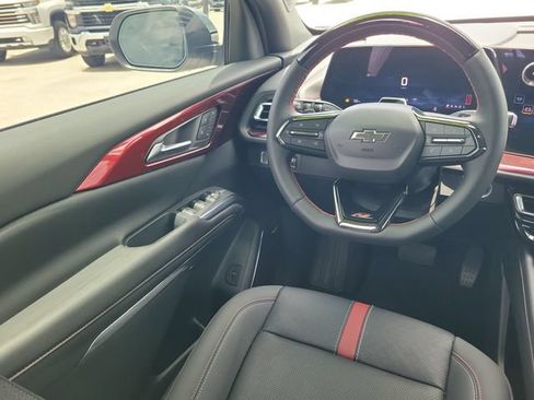 Used 2025 Chevrolet Traverse RS FWD image 15