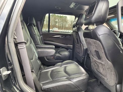 Used 2016 Cadillac Escalade Platinum RWD image 16