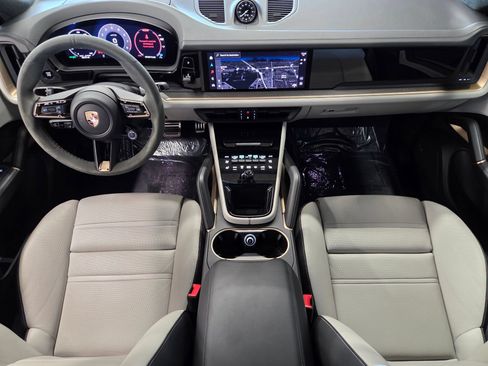 Certified 2025 Porsche Cayenne GTS AWD/4WD image 13