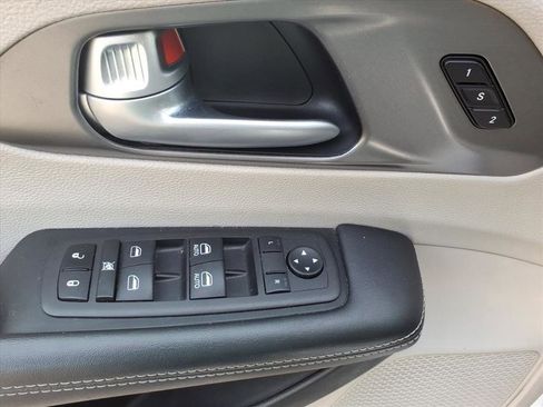 Used 2024 Chrysler Pacifica Limited FWD image 24