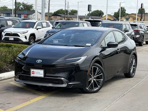 Used 2025 Toyota Prius Limited w/ Limited Premium Package FWD image 2