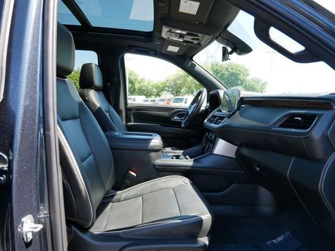 Used 2021 Chevrolet Suburban Premier w/ Premium Package AWD/4WD image 16