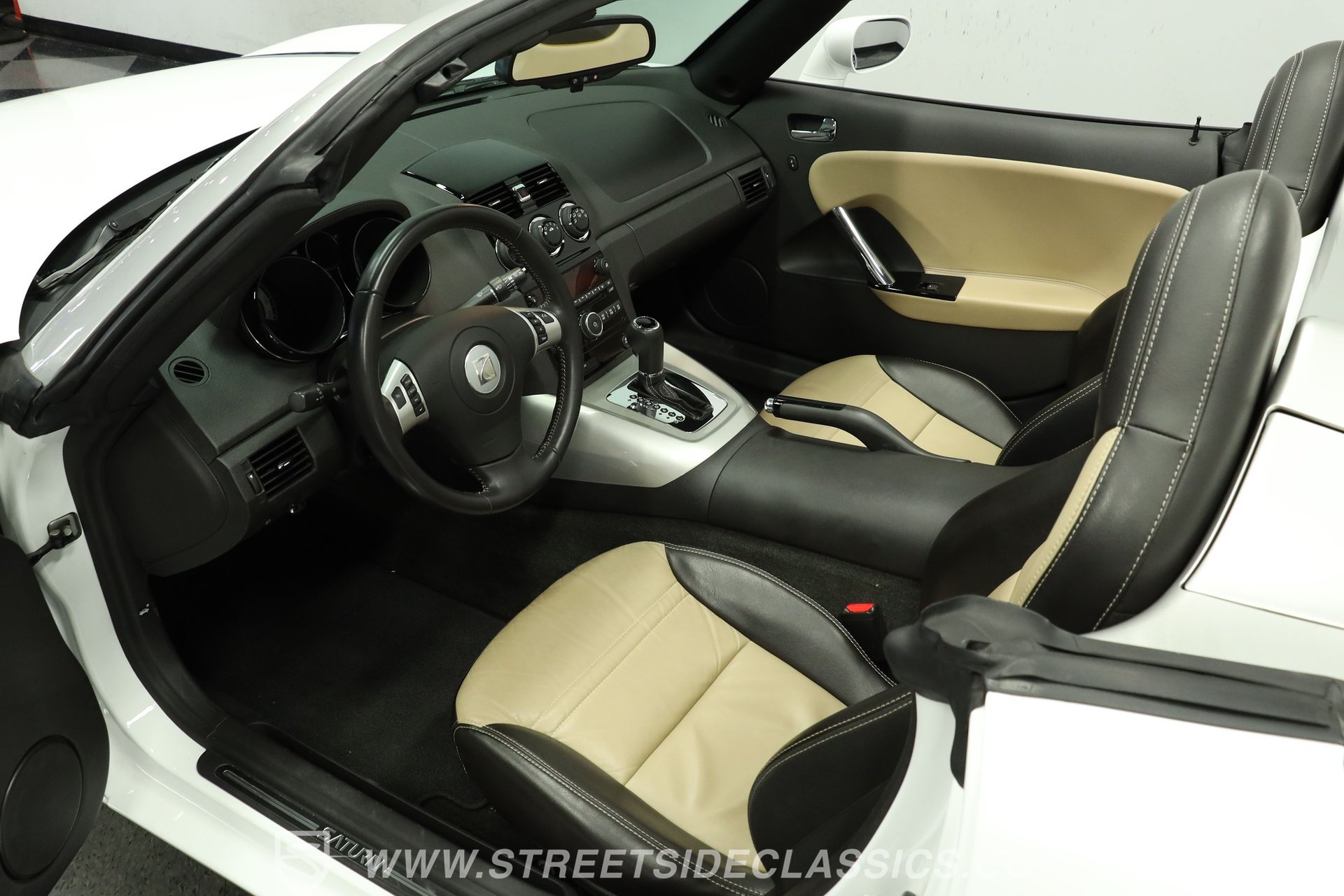 Used 2009 Saturn Sky Red Line RWD image 4