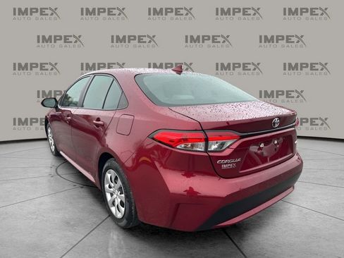 Used 2022 Toyota Corolla LE image 3
