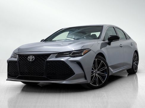 Used 2019 Toyota Avalon Touring image 1