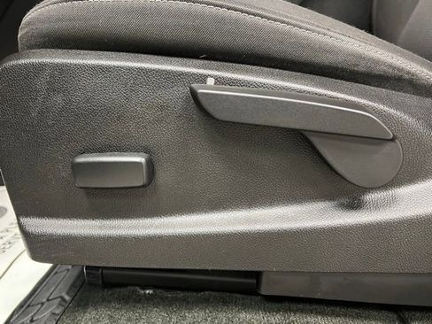 Used 2016 Chevrolet Colorado LT w/ LT Convenience Package image 21