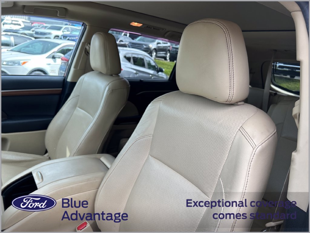 Used 2019 Toyota Highlander Limited Platinum FWD image 11