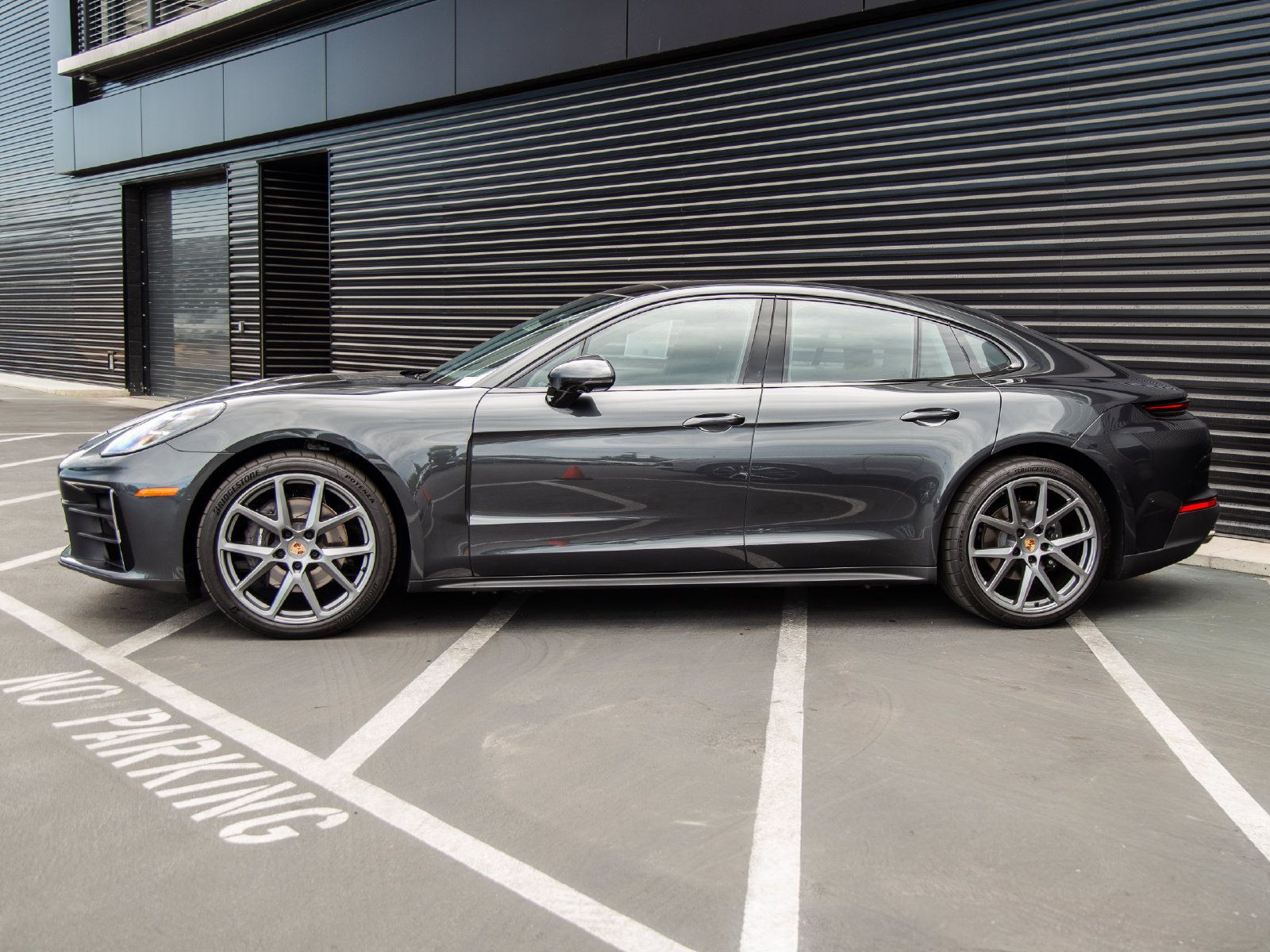 Certified 2025 Porsche Panamera RWD image 2