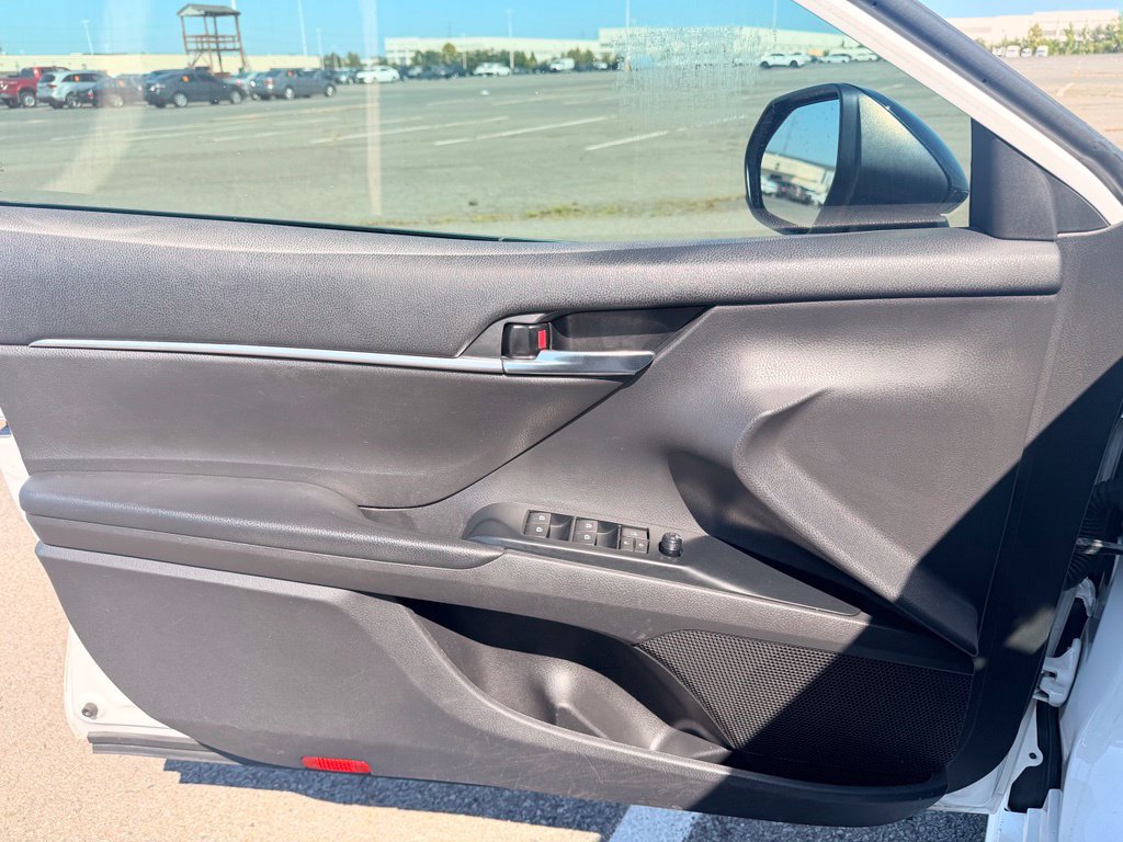 Used 2020 Toyota Camry SE FWD image 13