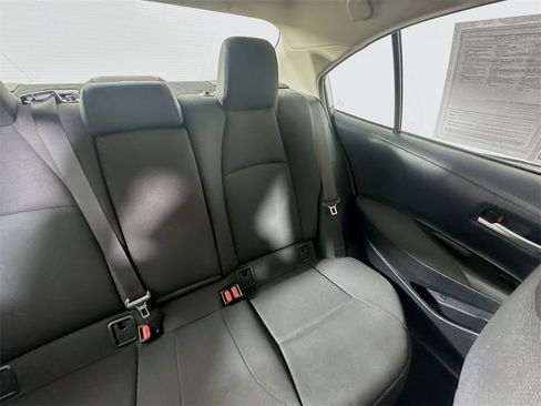 Used 2021 Toyota Corolla LE image 14