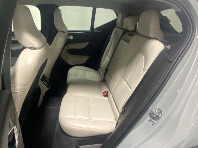 Certified 2026 Volvo XC40 B5 Plus AWD/4WD image 14