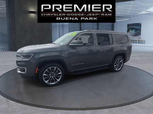 Used 2024 Jeep Wagoneer Series II w/ Premium Group I RWD image 4