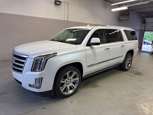 Used 2017 Cadillac Escalade ESV Premium Luxury AWD/4WD image 3