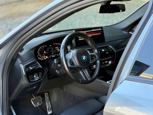 Used 2022 BMW 530i w/ M Sport Package RWD image 13