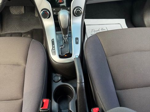 Used 2015 Chevrolet Cruze LT image 24