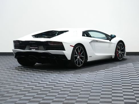 Used 2018 Lamborghini Aventador S image 6