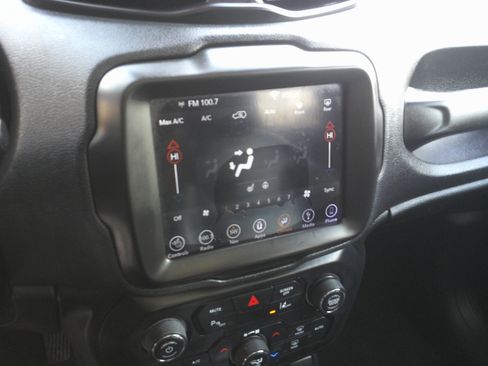 Used 2018 Jeep Renegade Limited w/ UConnect 8.4 Nav Group AWD/4WD image 16