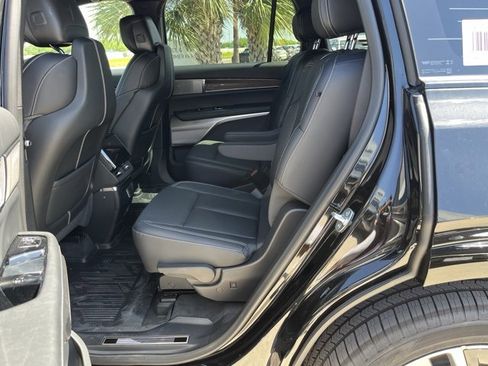 New 2026 Cadillac Vistiq Sport w/ LPO, Floor Liner Package image 21