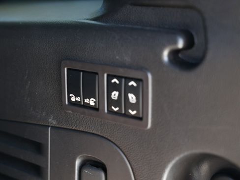 Used 2017 Cadillac Escalade ESV Platinum image 51