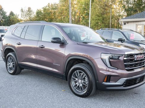 Used 2025 GMC Acadia Elevation image 3
