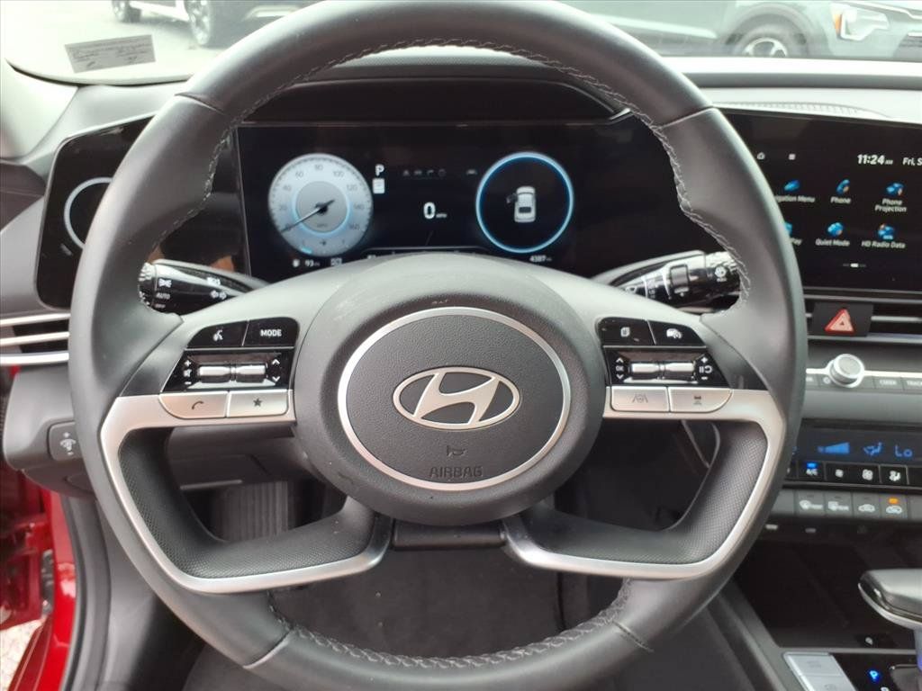 Used 2025 Hyundai Elantra SEL FWD image 19