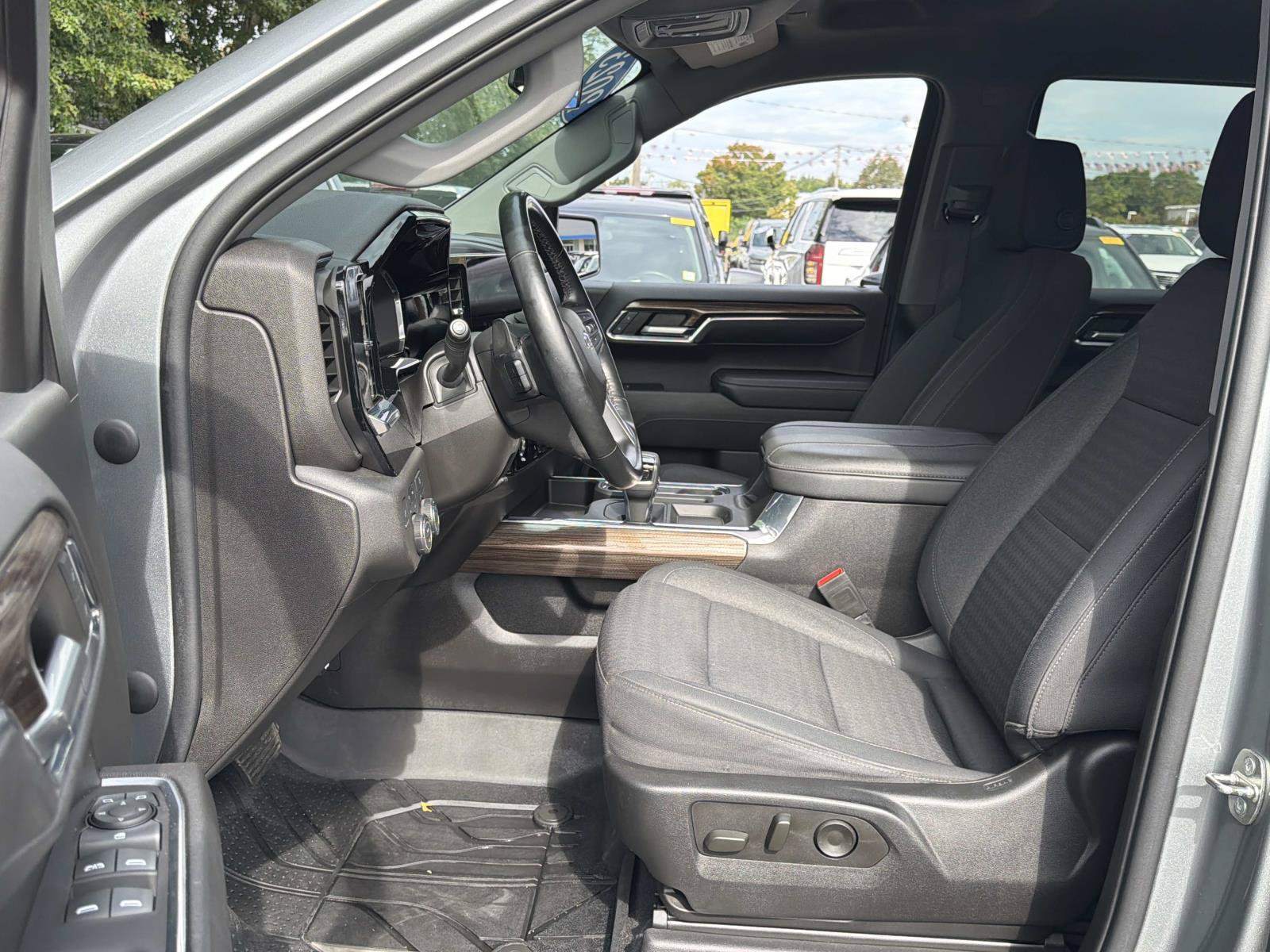 Used 2023 Chevrolet Silverado 1500 RST AWD/4WD image 10